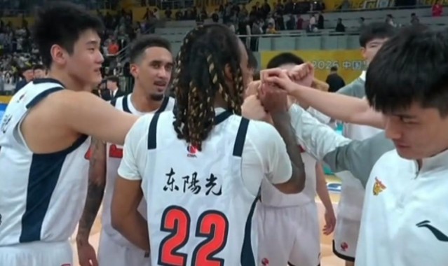 足球比分直播-广东队为什么迟迟未换外援？杜锋有他的考量，估计四个外援都不动