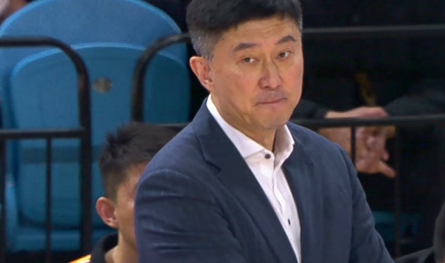 即时比分-广东队赢吉林21分！杜锋笑不起来，2米11内线悍将意外受伤