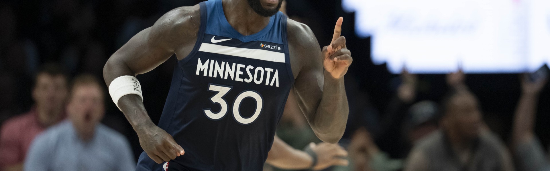 足球比分直播-表现不俗！兰德尔半场11投5中&amp;罚球2中2得13分4板1断 正负值+14